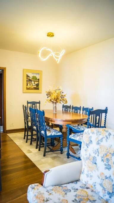 Apartment L 11 - Conforto Familia A Poucos Passos Do Capivari, Lareira , Wifi E 3 Quartos- By Hostyn