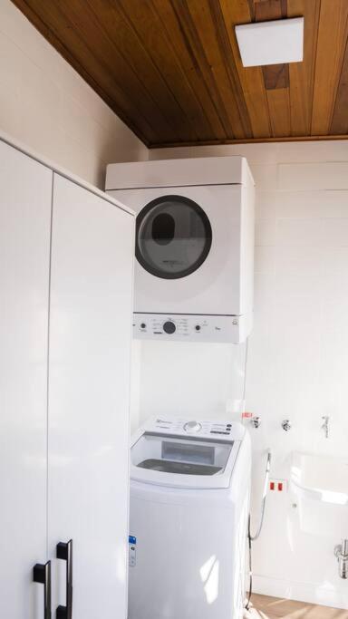 Apartment L 11 - Conforto Familia A Poucos Passos Do Capivari, Lareira , Wifi E 3 Quartos- By Hostyn
