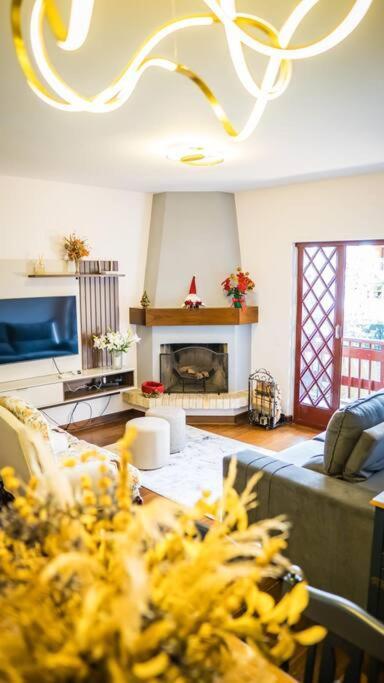 Apartamento L 11 - Conforto Familia A Poucos Passos Do Capivari, Lareira , Wifi E 3 Quartos- By Hostyn