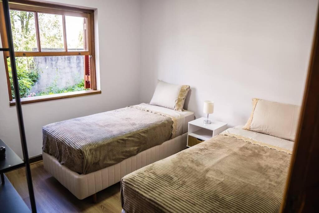 Apartamento L 11 - Conforto Familia A Poucos Passos Do Capivari, Lareira , Wifi E 3 Quartos- By Hostyn Campos do Jordão